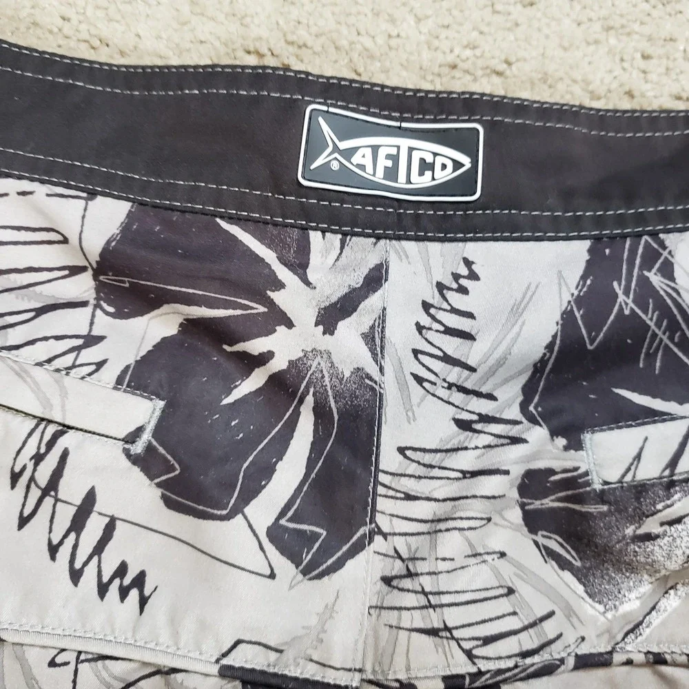 AFTCO Bluewater Shorts Mens 30 Black‎ White Hawaiian Floral Hibiscus Pockets